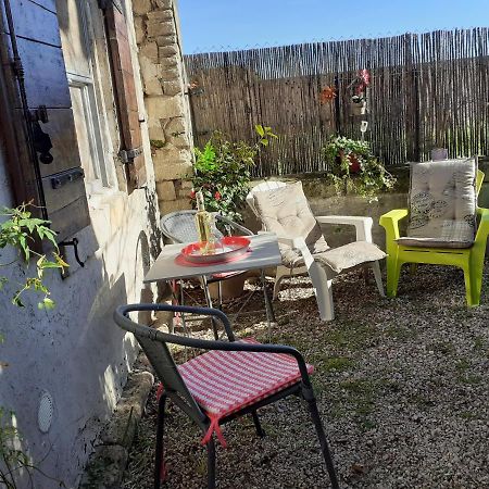 Petite Maison Dans La Campagne A 10 Mn A Pied Du Centre Ville 阿爾勒 外观 照片