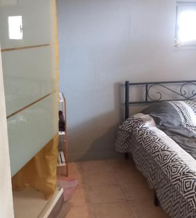Petite Maison Dans La Campagne A 10 Mn A Pied Du Centre Ville 阿爾勒 外观 照片
